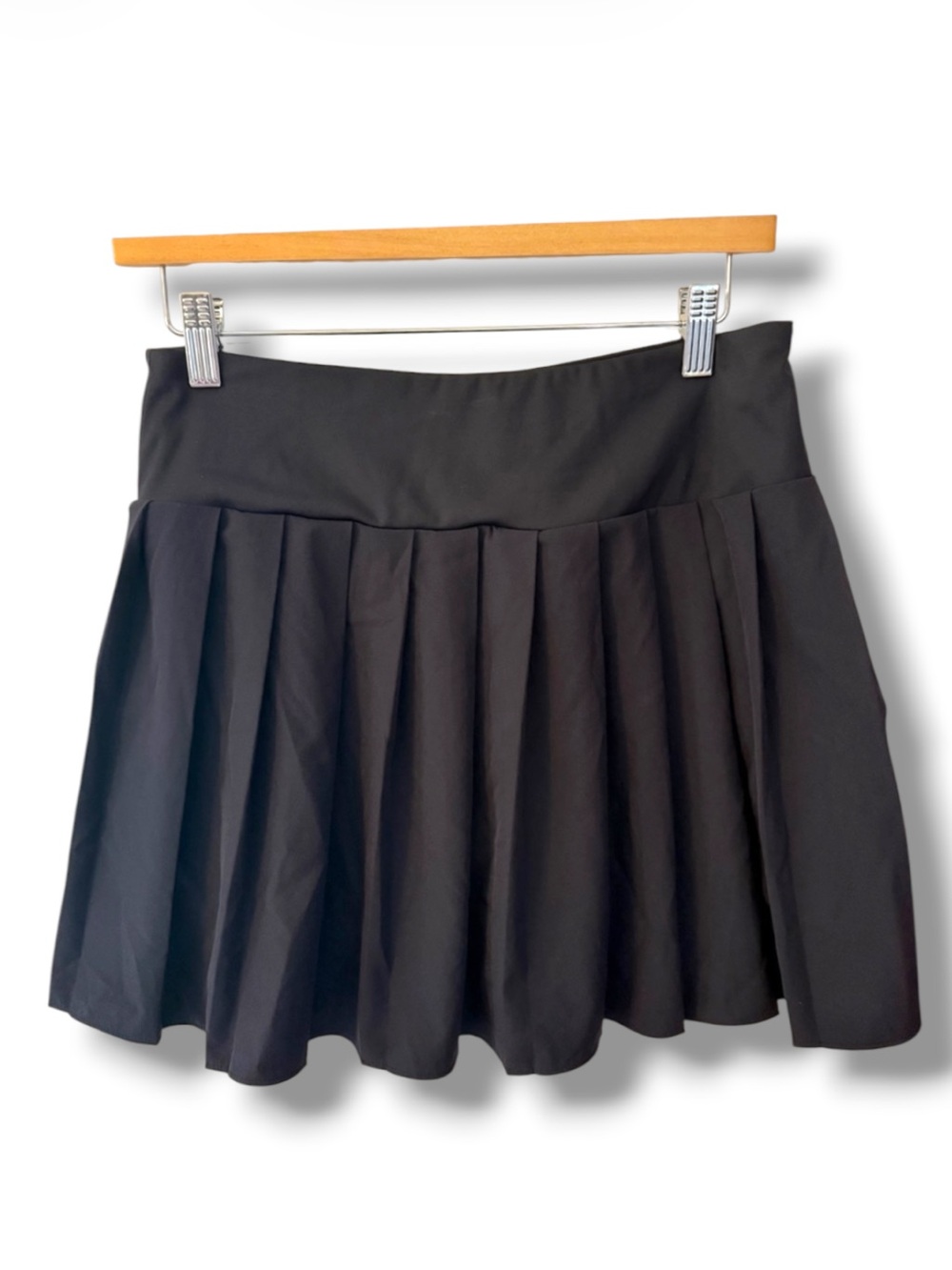 Tommy Bahama Women’s Black Pleated Skirt